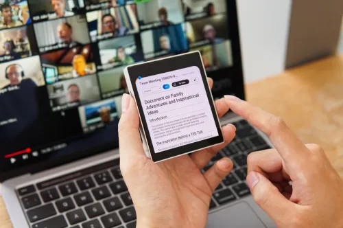 Ikko’s Card-Sized AI Smartphone Debuts on Kickstarter